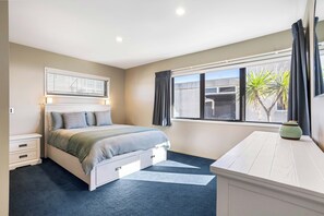 Room - Sunbrae Sands - Mount Maunganui Holiday Homes (Mount Maunganui)