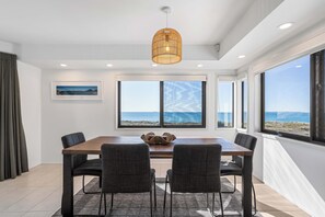 Dining - Sunbrae Sands - Mount Maunganui Holiday Homes (Mount Maunganui)