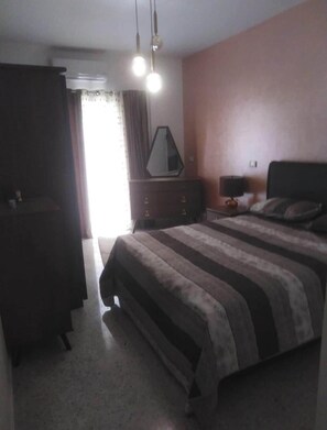 Room - Enjoy the beach view (Baabda)