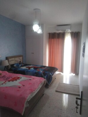 Room - Enjoy the beach view (Baabda)