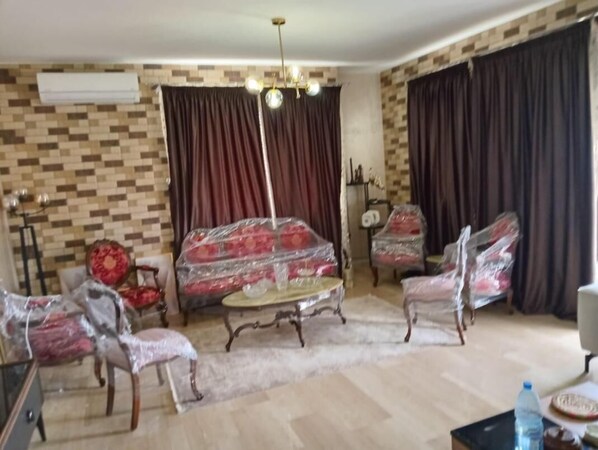 Interior - Enjoy the beach view (Baabda)