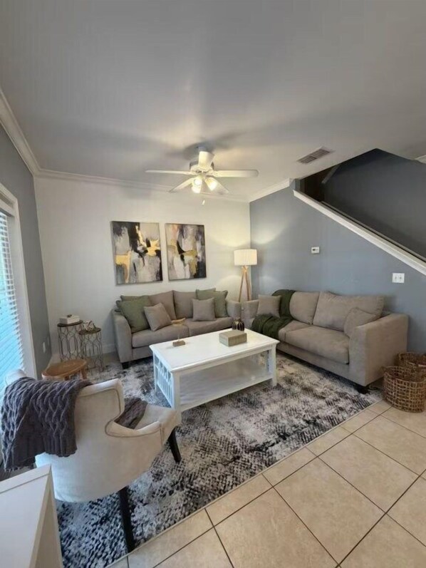 Living area - 4 BD/ 3 BA/ Lucaya Village (9-108) (Kissimmee)