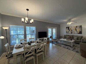 Dining - 4 BD/ 3 BA/ Lucaya Village (9-108) (Kissimmee)