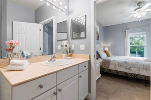 Bathroom - 4 BD/ 3 BA/ Lucaya Village (9-108) (Kissimmee)