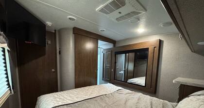 Wonderful 2-bedroom recreational vehicle with AC in Fairfield