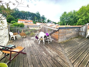Outdoor dining - Spacious House in Vertou Near Parc du Loiry (4-Bedroom) (Vertou)