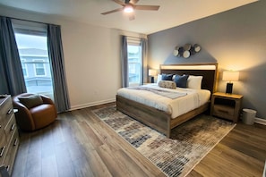 Iron/ironing board, free WiFi, bed sheets - New 6BR Family Villa with Private Pool & Game Loft near Kissimmee (Kissimmee)