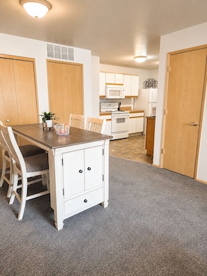 Dining - Furnished Boise Stay Near Micron & Downtown (Boise)