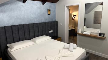 Deluxe tweepersoonskamer, uitzicht op stad | Gratis babybedden, gratis wifi, beddengoed
