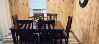 Cozy 3-bedroom chalet in charming Tamworth next to Whit Lakes state park/beach