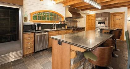 City Cabin: DC, Hot tub, Game Room, Speakeasy