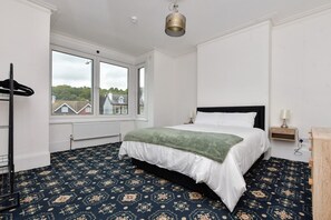 Iron/ironing board, WiFi - Contractor-Friendly 6BR 6 En-Suites | Free Parking (Kent)