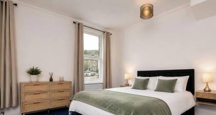 Contractor-Friendly 6BR 6 En-Suites | Free Parking