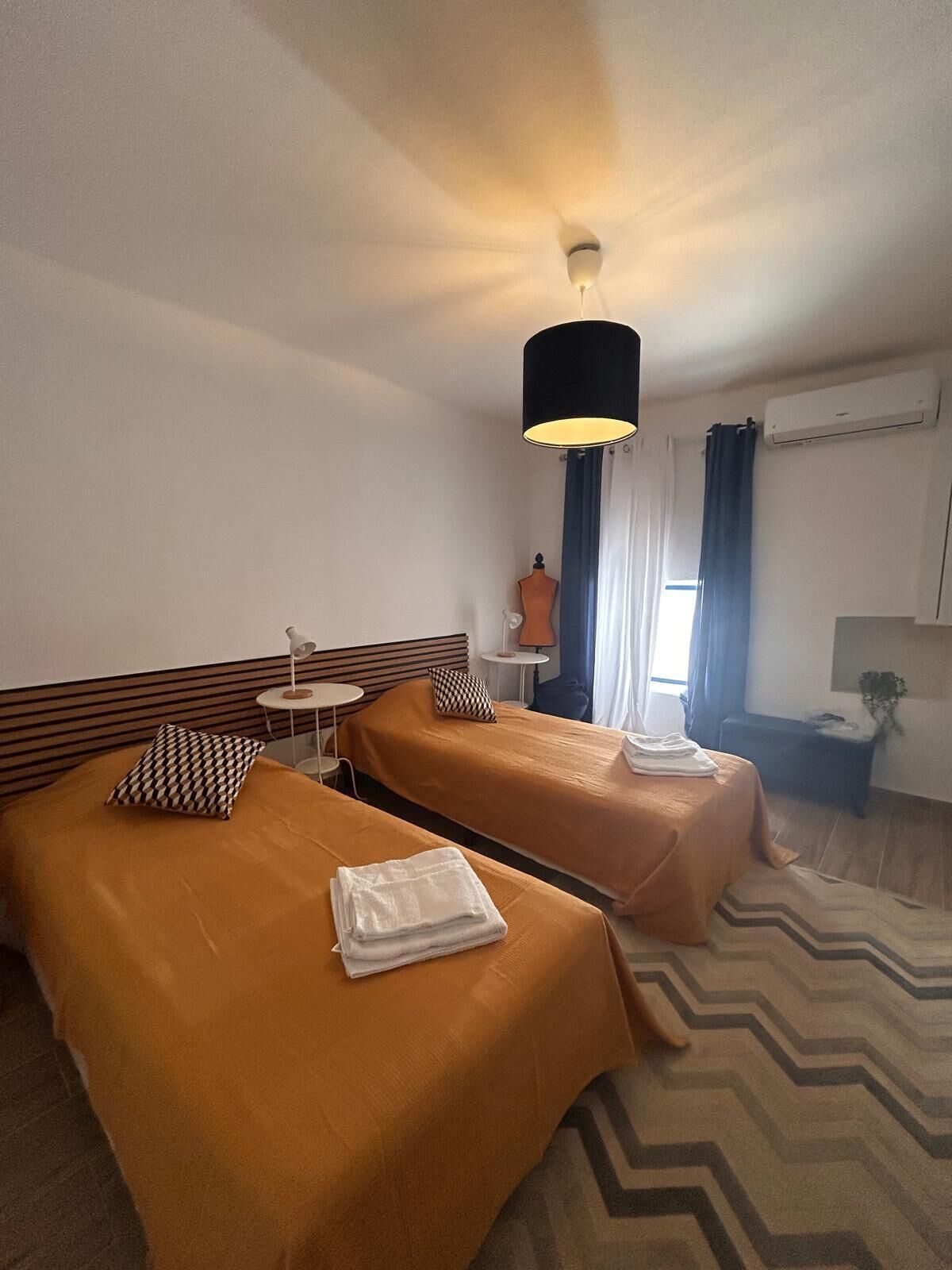 2 Schlafzimmer, Bügeleisen/Bügelbrett, Bettwäsche