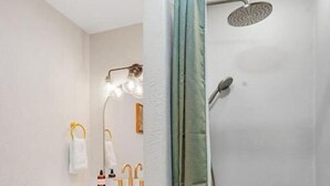 Apartment | Bilik Mandi