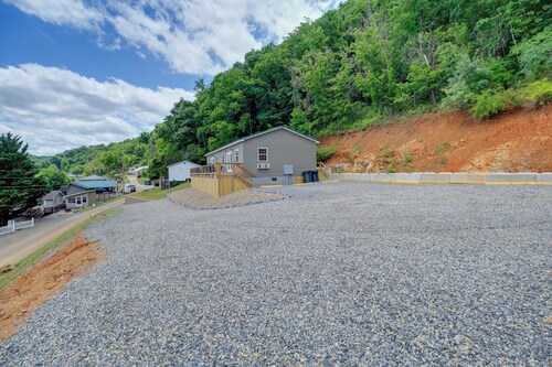 Claytor Lake Studio w/ Dock Access & Hiking Nearby
