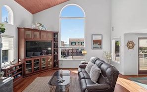 Living area - Ocean Drive at Silver Strand Beach (Oxnard)