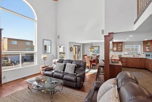 Living area - Ocean Drive at Silver Strand Beach (Oxnard)