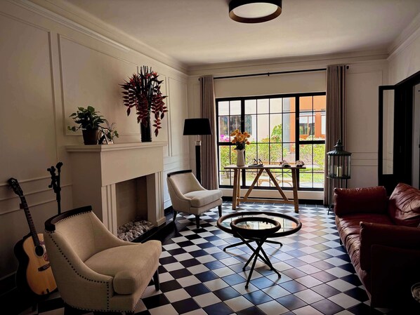 Living area - w* | Beautiful Room in a Boutique House with Patio (Lima)
