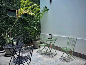 Outdoor dining - w* | Beautiful Room in a Boutique House with Patio (Lima)