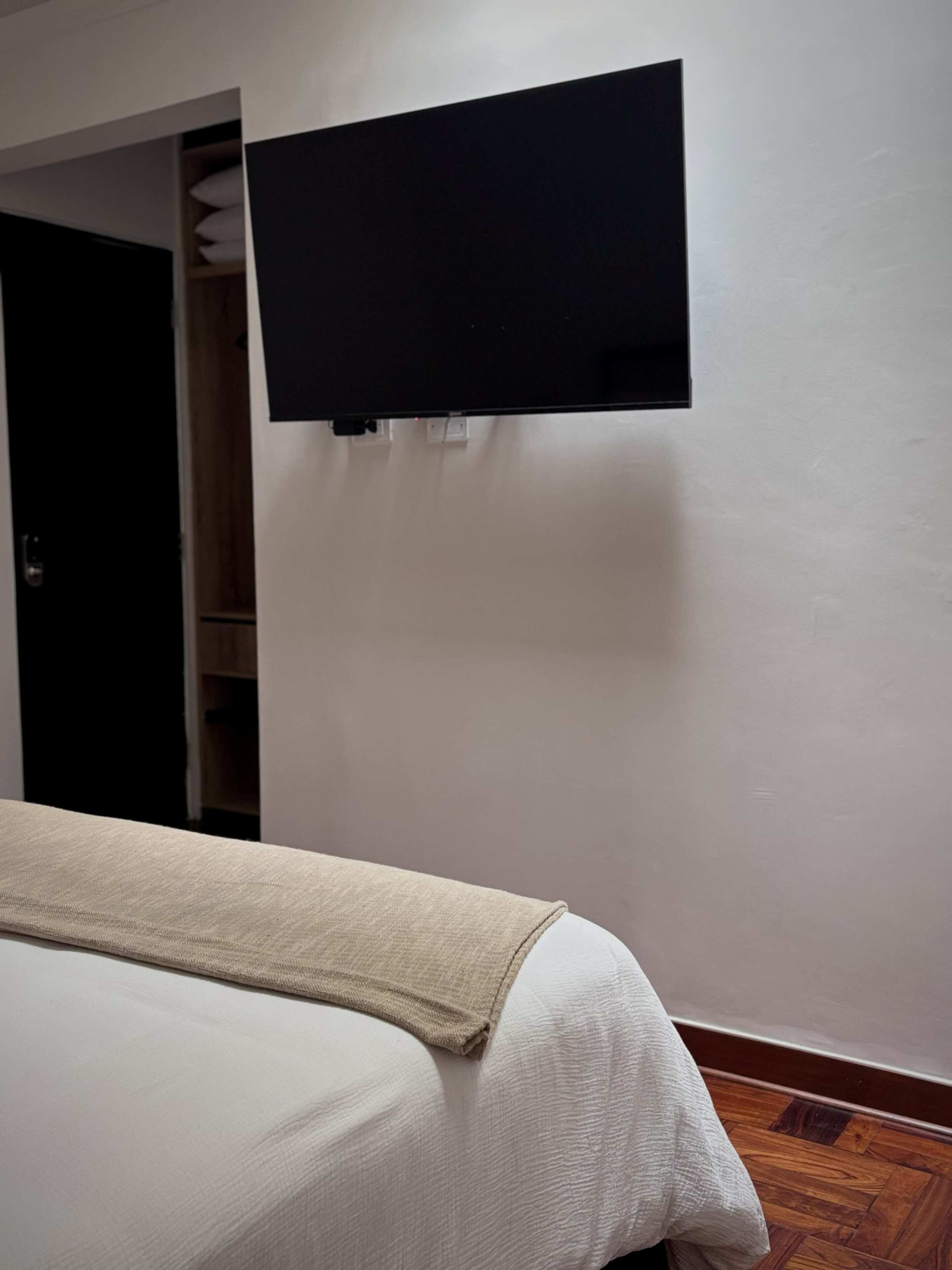 WiFi, bed sheets