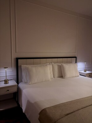 Room - w* | Elegant Room in Boutique House w/ Cozy Patio (Lima)
