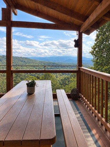 Breathtaking Mountain & Dollywood Views Near Pkwy