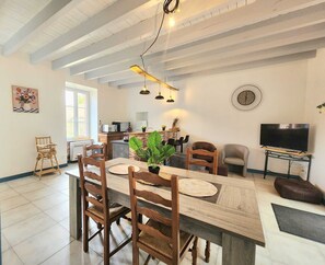Dining - Private Nature-Themed Vacation Rental Near Nantes: 2-Bedroom Apartment (Pont-Saint-Martin)