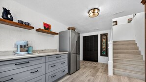 Interior - Luxurious upscale guest suite with private entrance and private tropical garden. (Gulfport)