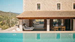 Outdoor pool - La Villa de Ca'n Beneït (IB)
