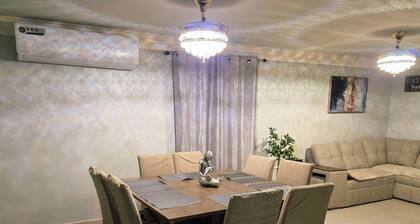 Casa renovada,espaciosa y segura con lavadora y secadora. Facturamos