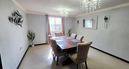 Casa renovada,espaciosa y segura con lavadora y secadora. Facturamos