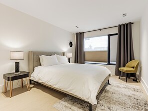 Room - Luxury 3BR Toronto Home | Little Italy & Bloor West | Parking (Toronto)