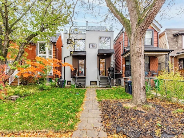 Exterior - Luxury 3BR Toronto Home | Little Italy & Bloor West | Parking (Toronto)