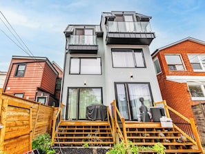Exterior - Luxury 3BR Toronto Home | Little Italy & Bloor West | Parking (Toronto)