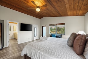5 bedrooms, desk, iron/ironing board, travel cot - Red Rock Retreat - Hot Tub, Fire Pit & Views (Sedona)