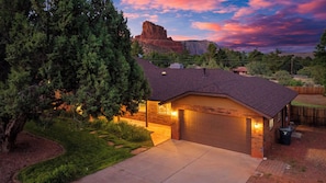 Exterior - Red Rock Retreat - Hot Tub, Fire Pit & Views (Sedona)