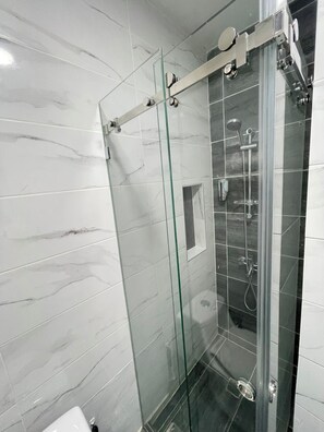 Hair dryer, towels, soap, toilet paper - Res. Christall Apartment 2-B: Exclusive apartment with a mountain view (Santiago de los Caballeros)
