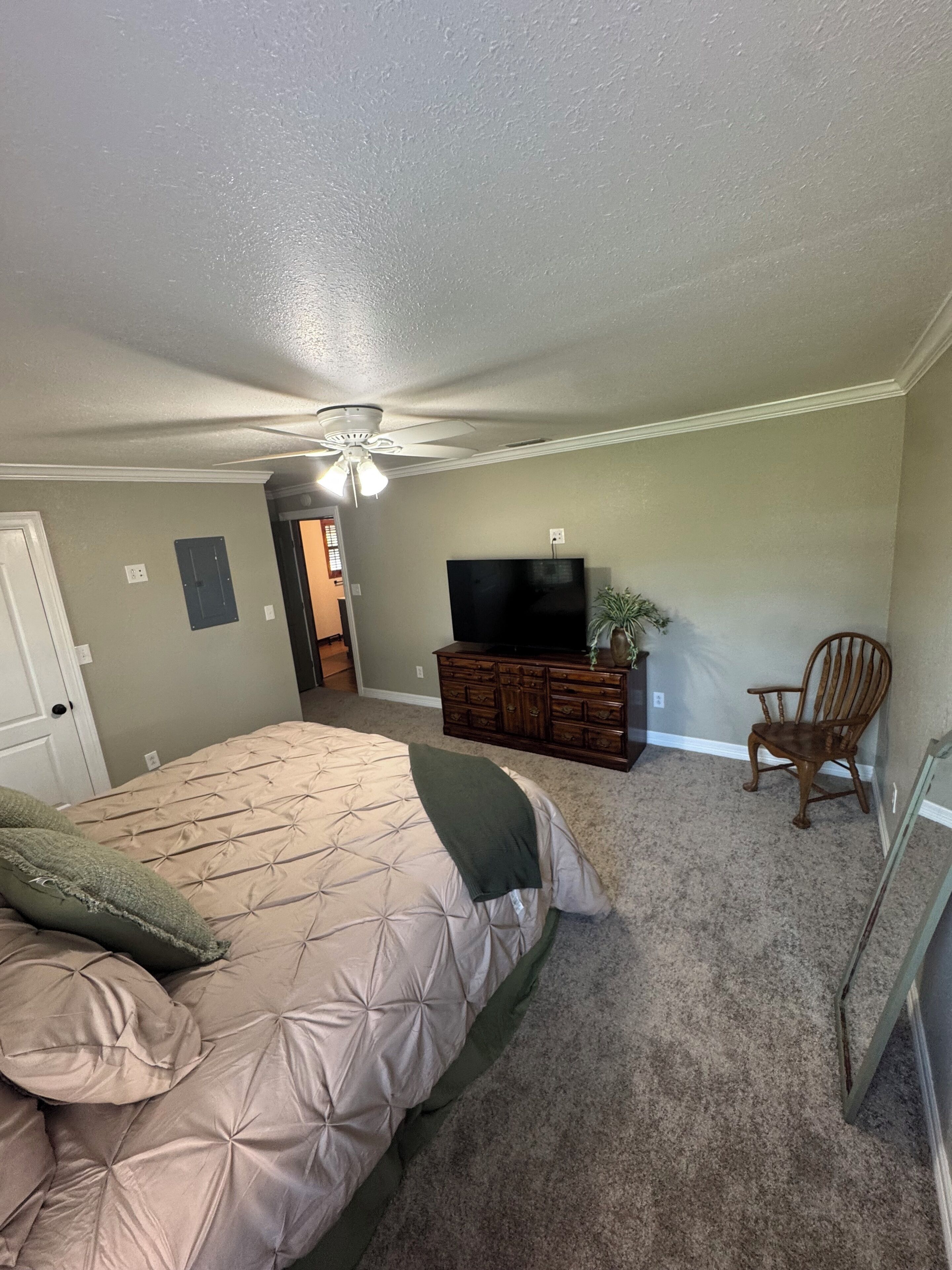 2 bedrooms, iron/ironing board, WiFi, bed sheets