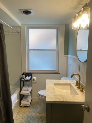 Unclassified image, 4 of 17, button - Marvelous 3-bedroom house in friendly Cleveland neighborhood (Cleveland)