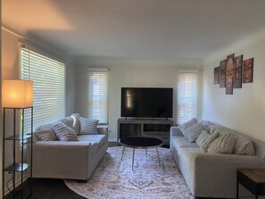 Unclassified image, 5 of 17, button - Marvelous 3-bedroom house in friendly Cleveland neighborhood (Cleveland)