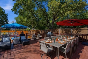 Outdoor dining - Oak Rail Haus Pickleball+Games+PetsOK+Universal (Frisco)