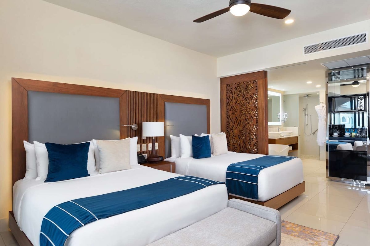 Suite Luxury, vista oceano | Una cassaforte in camera, una scrivania, postazione laptop