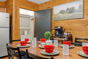 Dining - Tranquil 3-bedroom cabin, Hot Tub, Arcade, Minutes from Dollywood, Pets welcome. (Sevierville)