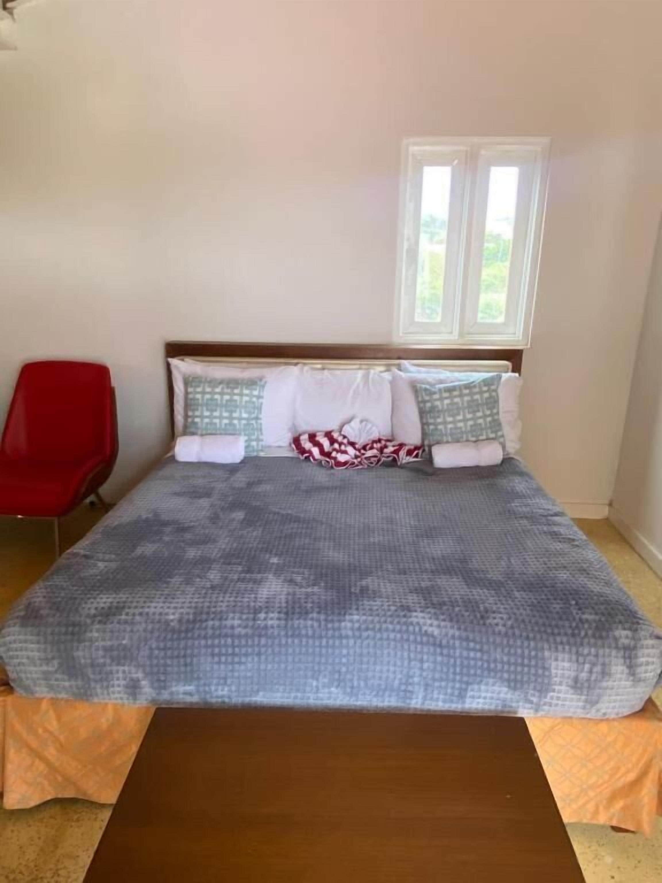 Standard Apple Apartment, Balcony, Mountain View