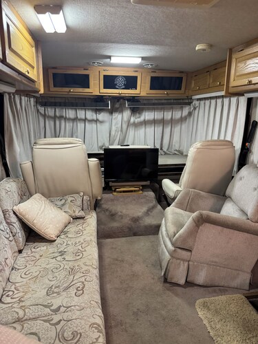 Charming 1-bedroom recreational vehicle with AC in Fairfield