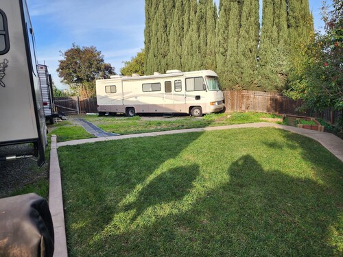 Charming 1-bedroom recreational vehicle with AC in Fairfield