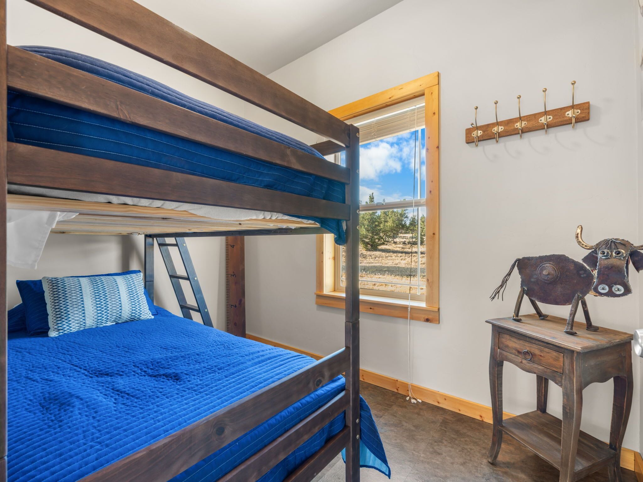 Travel crib, WiFi, bed sheets