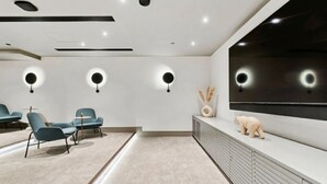 Unclassified image, 4 of 16, button - Luxury Apartment|Gym, Cinema, work hub & Game Room (London)