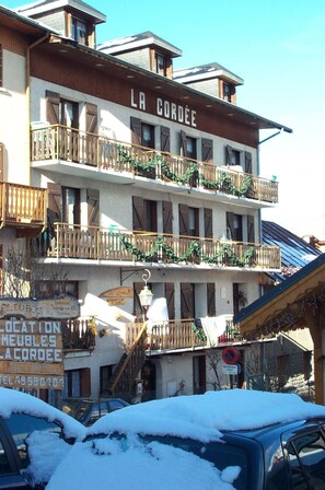 A multi-story hotel with balconies and a sign indicating 'LA CORDÉE' on the facade. - 300m from ski lifts, 3rd floor, balcony, parking, tv, ski locker, 35m², Valloire (Valloire)